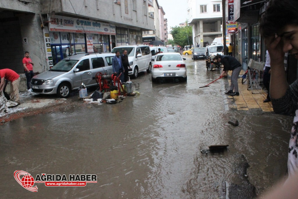 Ağrı'da Yağmur ve Dolu Yağışı