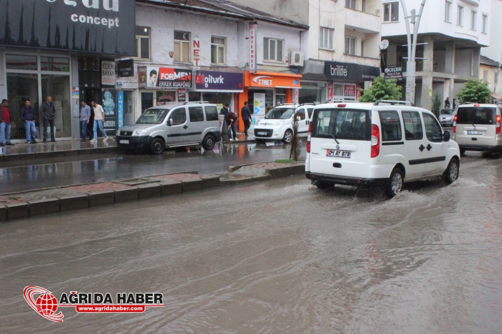 Ağrı'da Yağmur ve Dolu Yağışı