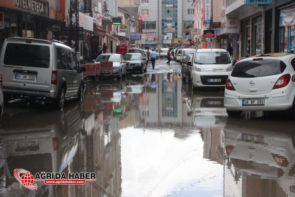 Ağrı'da Yağmur ve Dolu Yağışı