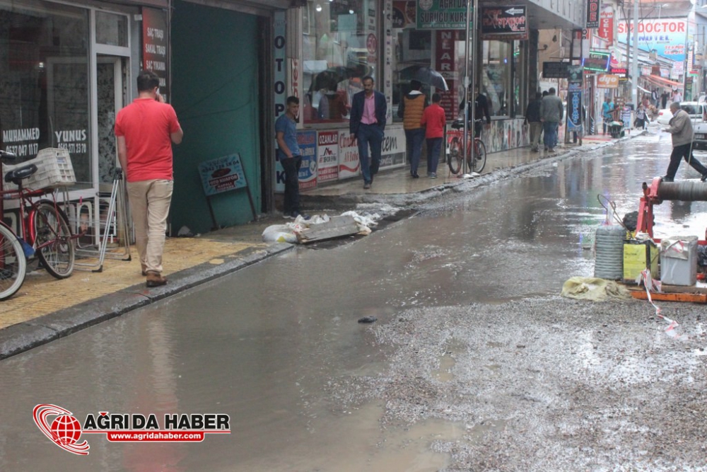 Ağrı'da Yağmur ve Dolu Yağışı