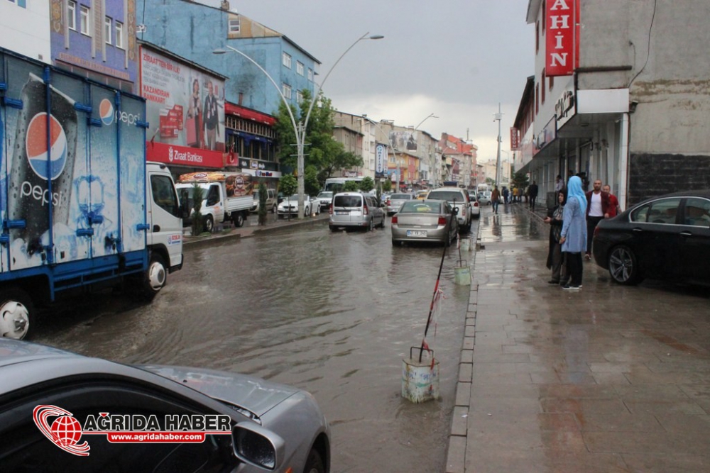 Ağrı'da Yağmur ve Dolu Yağışı