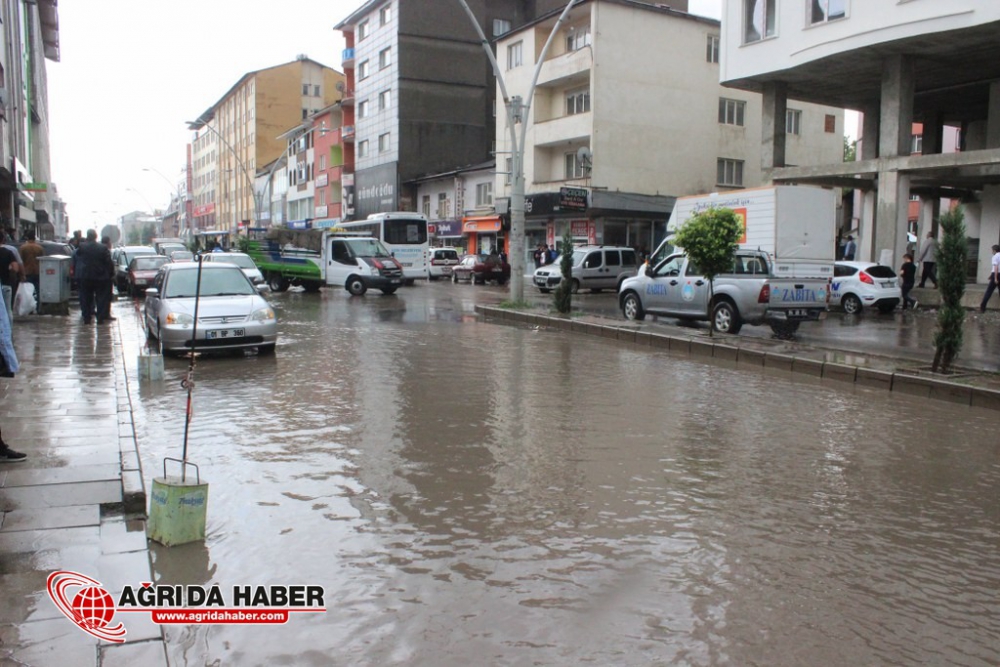 Ağrı'da Yağmur ve Dolu Yağışı