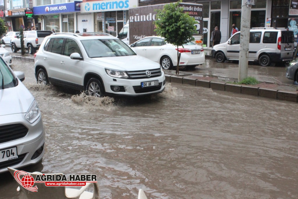 Ağrı'da Yağmur ve Dolu Yağışı