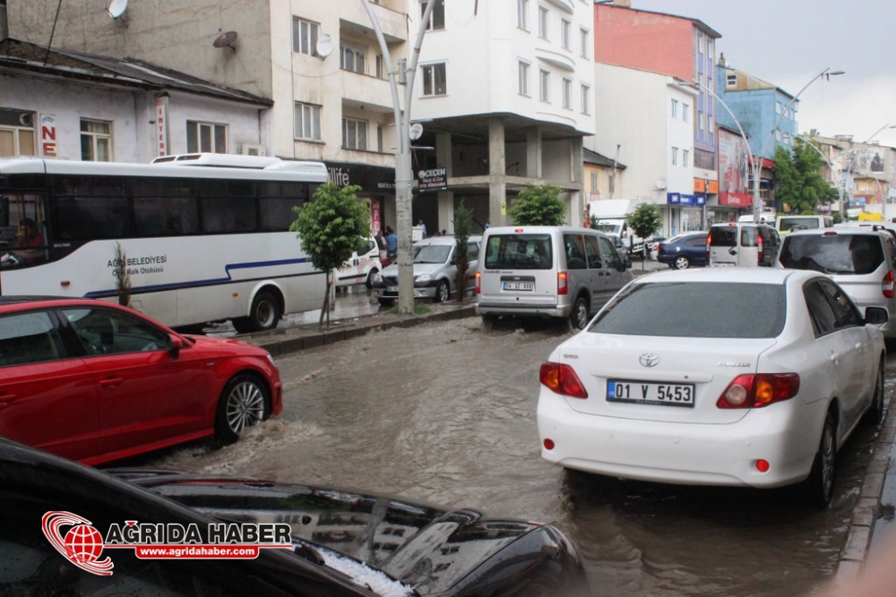 Ağrı'da Yağmur ve Dolu Yağışı