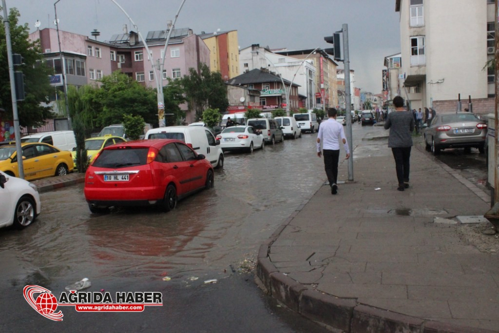 Ağrı'da Yağmur ve Dolu Yağışı
