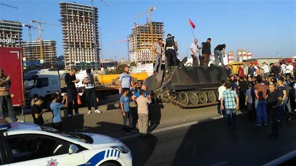 Fotoğraflarla FETÖ'nün Askerlerinin 15-16 Temmuz 2016 Darbe Girişimi