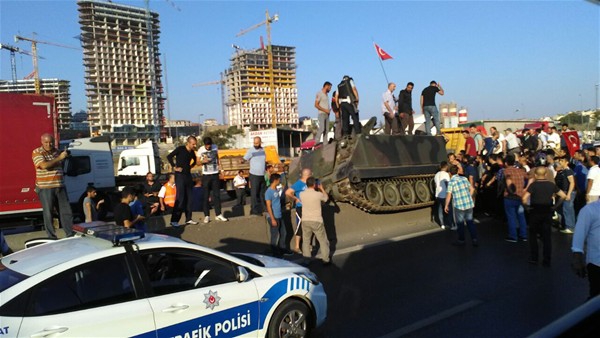 Fotoğraflarla FETÖ'nün Askerlerinin 15-16 Temmuz 2016 Darbe Girişimi