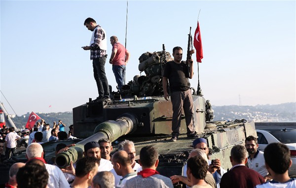 Fotoğraflarla FETÖ'nün Askerlerinin 15-16 Temmuz 2016 Darbe Girişimi