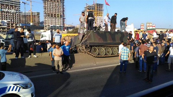 Fotoğraflarla FETÖ'nün Askerlerinin 15-16 Temmuz 2016 Darbe Girişimi