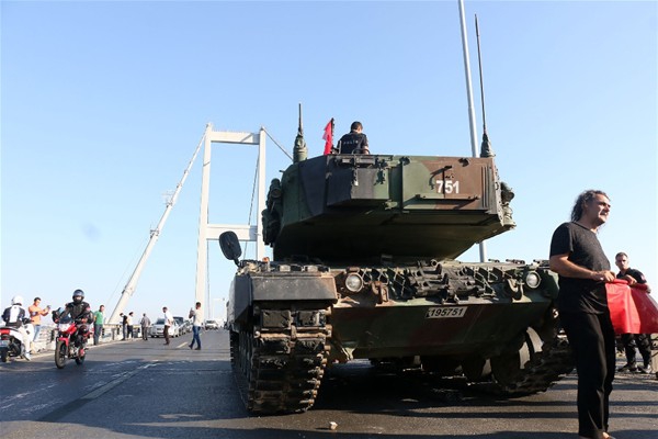 Fotoğraflarla FETÖ'nün Askerlerinin 15-16 Temmuz 2016 Darbe Girişimi
