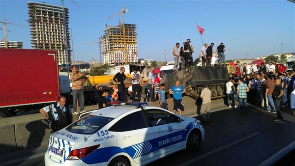Fotoğraflarla FETÖ'nün Askerlerinin 15-16 Temmuz 2016 Darbe Girişimi