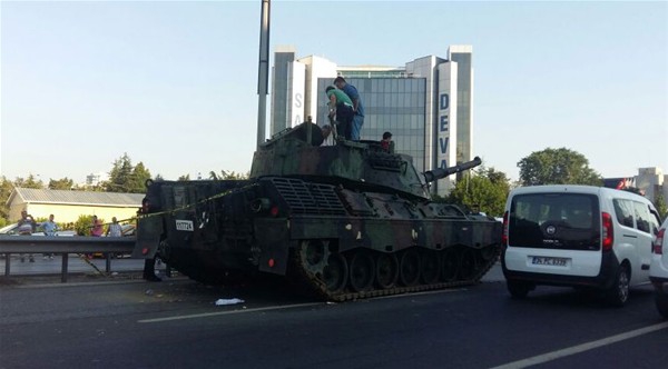 Fotoğraflarla FETÖ'nün Askerlerinin 15-16 Temmuz 2016 Darbe Girişimi