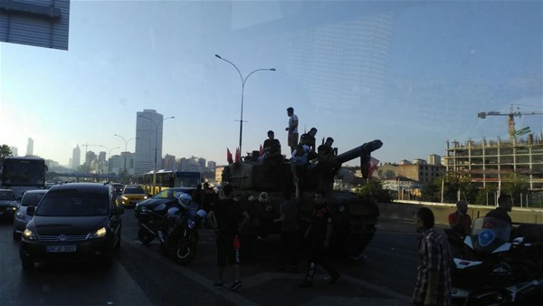 Fotoğraflarla FETÖ'nün Askerlerinin 15-16 Temmuz 2016 Darbe Girişimi