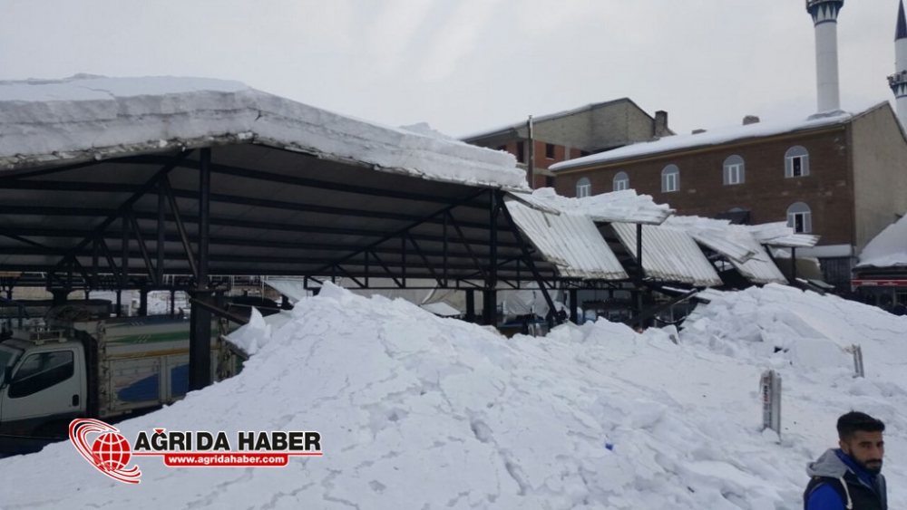 Ağrı Sebze Pazarının Çatısı Çöktü: Çok Sayıda Yaralılar Var!