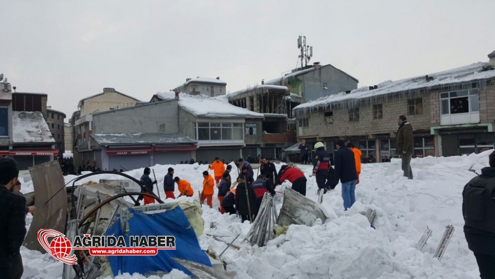 Ağrı Sebze Pazarının Çatısı Çöktü: Çok Sayıda Yaralılar Var!