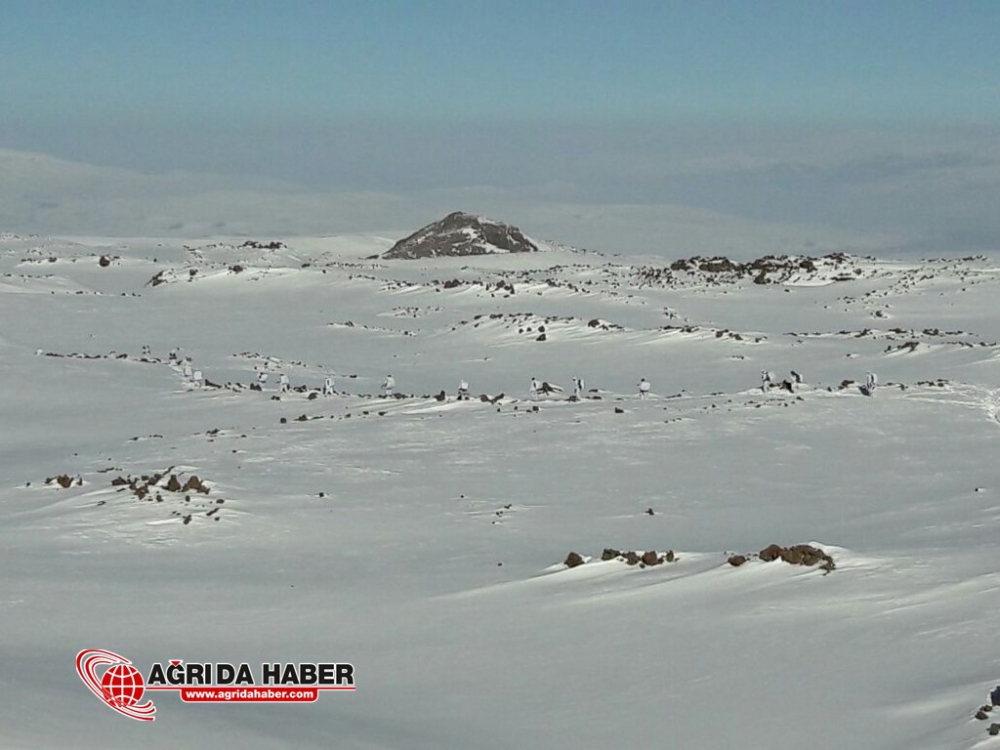 Tendürek'te operasyon 15 Mağara İmha Edildi
