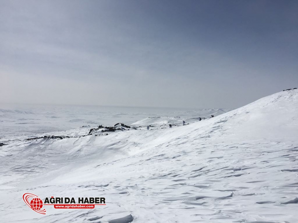 Tendürek'te operasyon 15 Mağara İmha Edildi