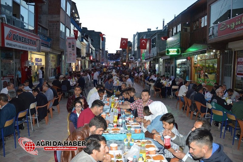 Doğubayazıt'ta 'kardeşlik' iftarı