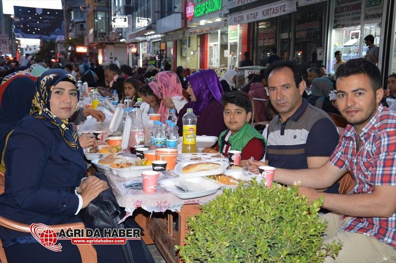 Doğubayazıt'ta 'kardeşlik' iftarı