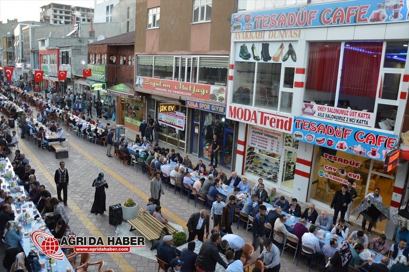 Doğubayazıt'ta 'kardeşlik' iftarı