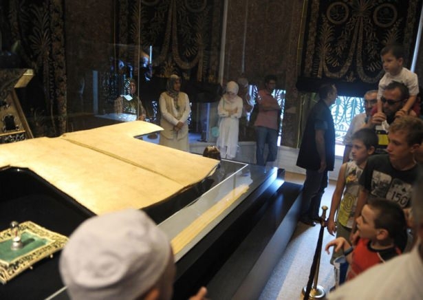 Hırka-i Şerif Ziyarete Açıldı