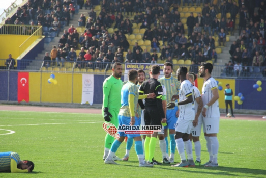 Ağrı 1970 Spor Siirt İl Özel İdaresi Spor Olaylı Maçının Fotoğrafları