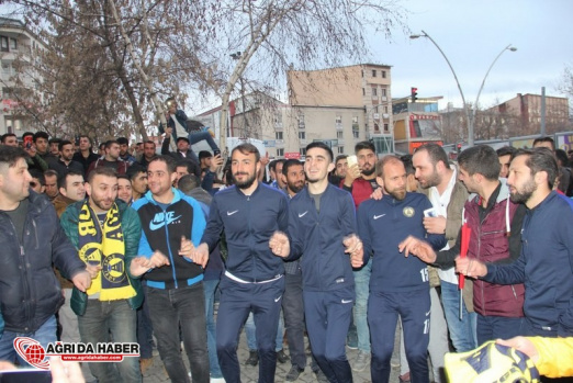 Şampiyon Ağrı 1970 Spor Coşkuyla Karşılandı