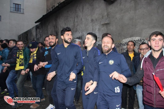 Şampiyon Ağrı 1970 Spor Coşkuyla Karşılandı