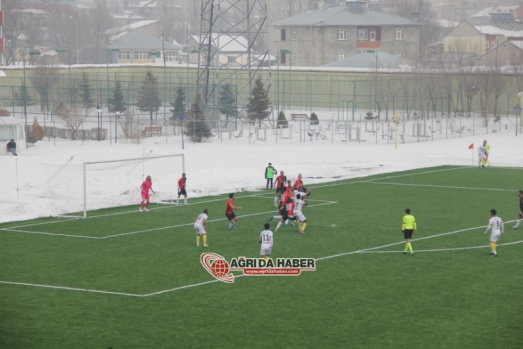 Ağrı 1970 Spor Karlıova Yıldırım Spor'u Evinde Farklı Yendi