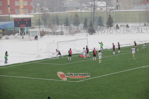 Ağrı 1970 Spor Karlıova Yıldırım Spor'u Evinde Farklı Yendi
