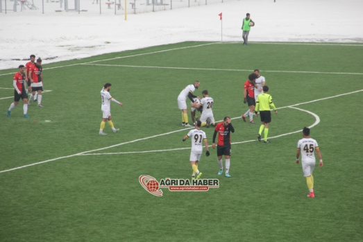Ağrı 1970 Spor Karlıova Yıldırım Spor'u Evinde Farklı Yendi