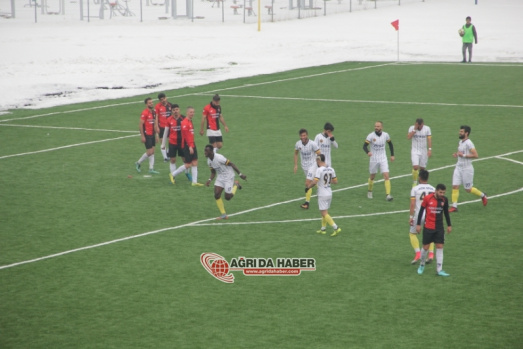 Ağrı 1970 Spor Karlıova Yıldırım Spor'u Evinde Farklı Yendi