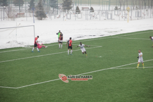 Ağrı 1970 Spor Karlıova Yıldırım Spor'u Evinde Farklı Yendi