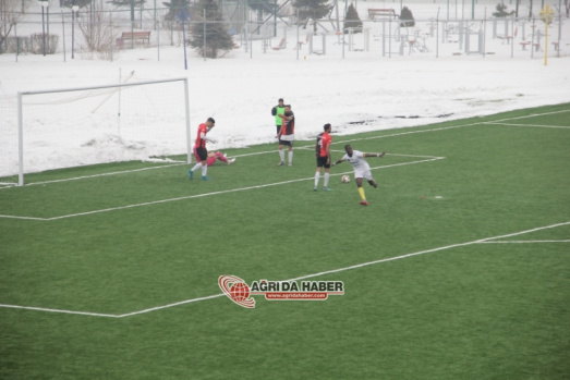 Ağrı 1970 Spor Karlıova Yıldırım Spor'u Evinde Farklı Yendi