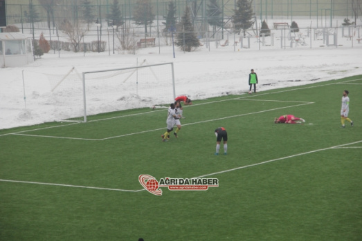 Ağrı 1970 Spor Karlıova Yıldırım Spor'u Evinde Farklı Yendi