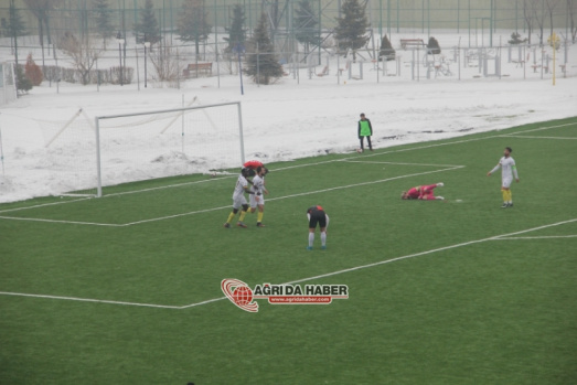 Ağrı 1970 Spor Karlıova Yıldırım Spor'u Evinde Farklı Yendi