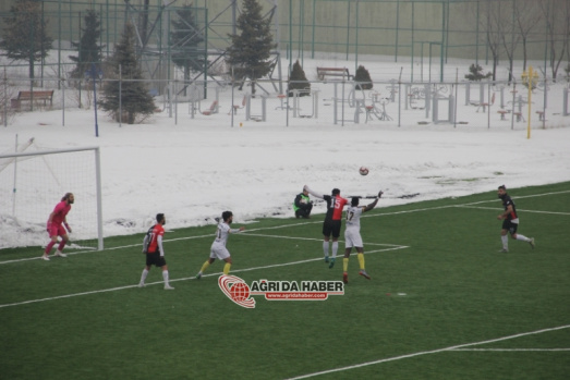 Ağrı 1970 Spor Karlıova Yıldırım Spor'u Evinde Farklı Yendi