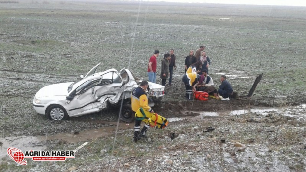 Ağrı'da Zincirleme Trafik Kazası! 3 İranlı Araç Birbirine Girdi!