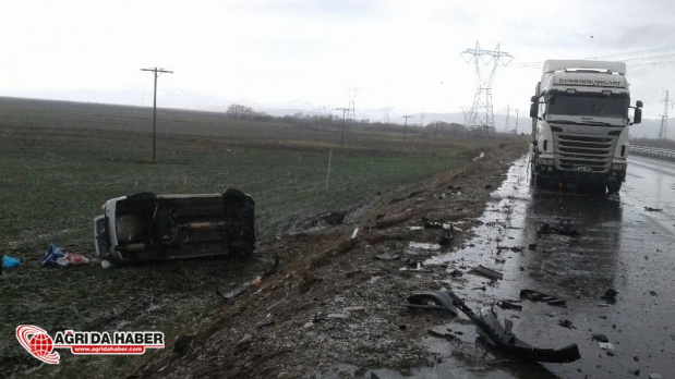 Ağrı'da Zincirleme Trafik Kazası! 3 İranlı Araç Birbirine Girdi!