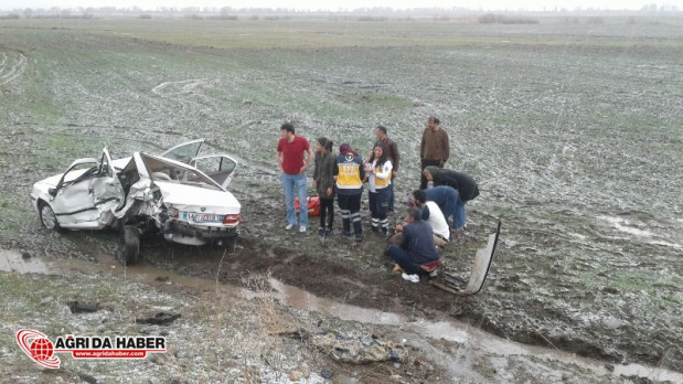Ağrı'da Zincirleme Trafik Kazası! 3 İranlı Araç Birbirine Girdi!