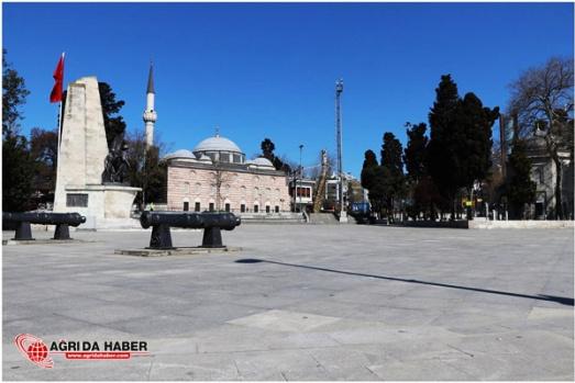 İstanul'da Sokağa Çıma Yasağı İkinci Gününde
