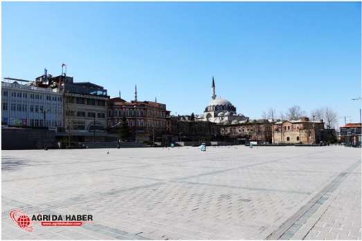 İstanul'da Sokağa Çıma Yasağı İkinci Gününde