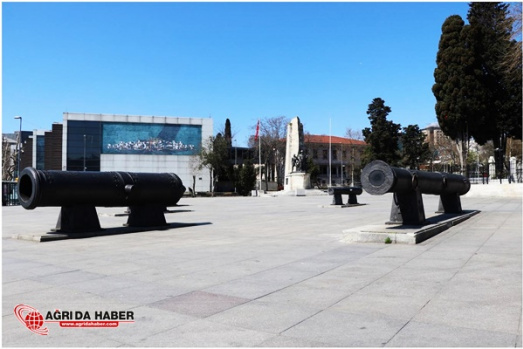İstanul'da Sokağa Çıma Yasağı İkinci Gününde