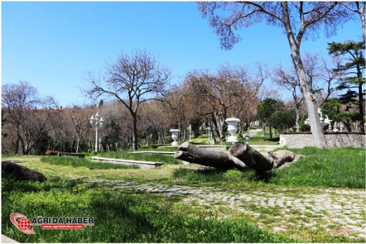 İstanul'da Sokağa Çıma Yasağı İkinci Gününde