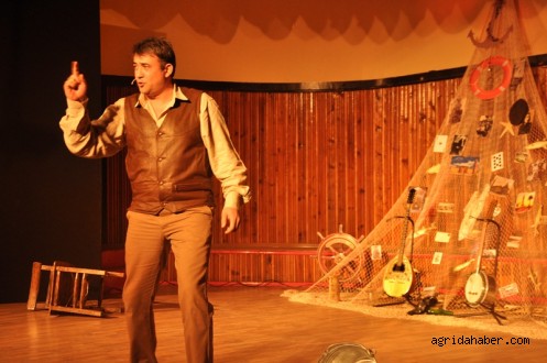 'Anlatılan Senin Hikayendir ' Oyunu Ağrı'da Sahne Aldı