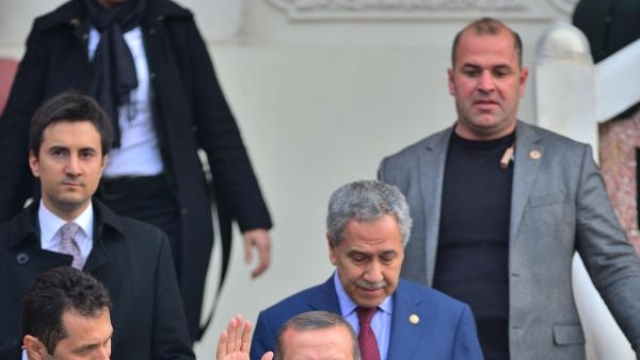 Başbakan Konuşurken Lastik Yakıp Protesto Ettiler