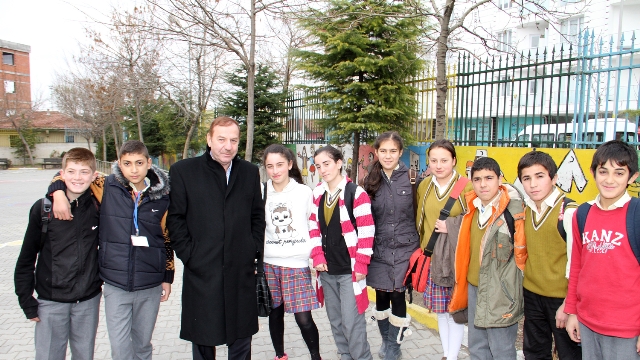 Başkan Kadıoğlu Cumhuriyet İlkokulu'nu Ziyaret Etti