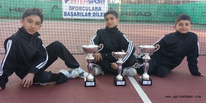 AĞRI'LI MİNİK TENİSÇİLERDEN BÜYÜK BAŞARI