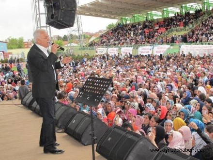 Nihat Hatipoğlu'nu Ağrı'da 7 Bin Kişi Dinledi