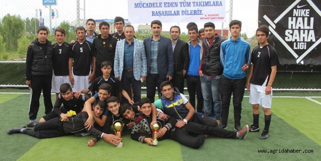 'NİKE HALI SAHA FUTBOL LİGİ' SONA ERDİ